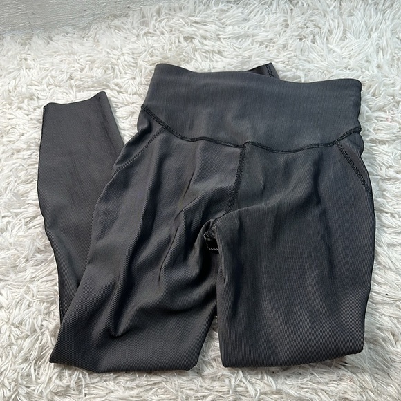 Lululemon Base Pace High-Rise Tight 25" *Two-Tone Ribbed Black / Gull Grey - Picture 6 of 7